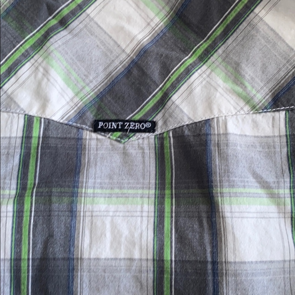 Boys point zero button up. - Picture 3 of 3